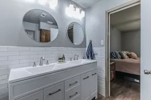 1901 Cloisters Dr, Arlington, TX 76011 - Photo 9