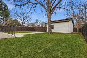 901 Elsbeth St, Dallas, TX 75208 - Photo 35