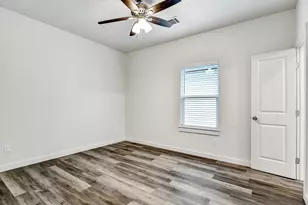 1103 S Montgomery St, Sherman, TX 75090 - Photo 11