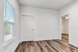 1103 S Montgomery St, Sherman, TX 75090 - Photo 9