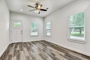 1103 S Montgomery St, Sherman, TX 75090 - Photo 5