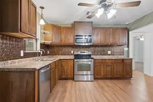 303 N Milam St, Rogers, TX 76569 - Photo 5