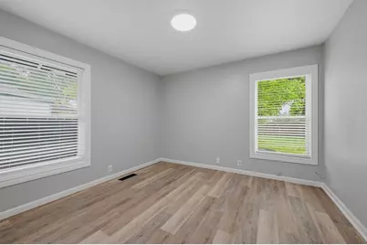 204 N Holly Avenue, Sherman, TX 75092 - Photo 17