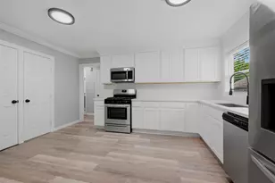 204 N Holly Ave, Sherman, TX 75092 - Photo 11