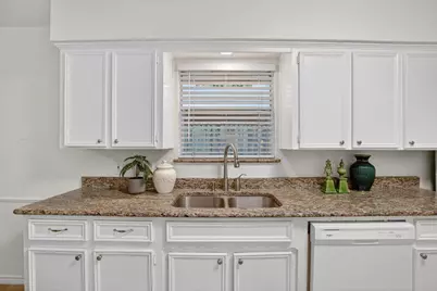 2132 Sandy Lane, Irving, TX 75060 - Photo 9
