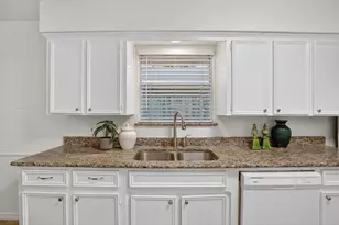 2132 Sandy Ln, Irving, TX 75060 - Photo 9
