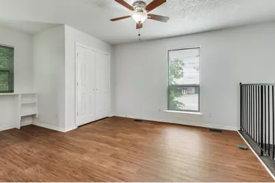 809 E Pioneer Drive, Irving, TX 75061 - Photo 9