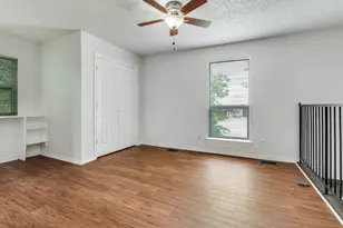809 E Pioneer Dr, Irving, TX 75061 - Photo 9