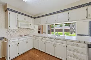 1100 Purdue Dr, Arlington, TX 76012 - Photo 11