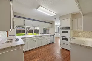 1100 Purdue Dr, Arlington, TX 76012 - Photo 13