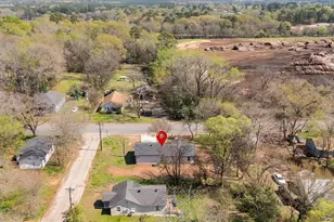 702 S Montgomery St, Gilmer, TX 75644 - Photo 23