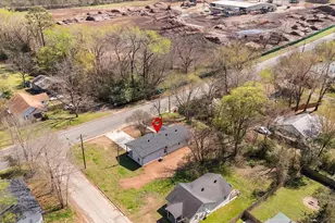 702 S Montgomery St, Gilmer, TX 75644 - Photo 5