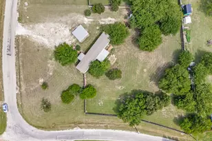 4113 Goliad Dr, Granbury, TX 76048 - Photo 3
