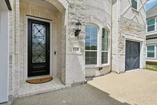 925 Oglethorpe Ln, Savannah, TX 76227 - Photo 3