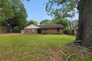 206 Clover Ln, Palestine, TX 75803 - Photo 5