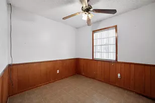 206 Clover Ln, Palestine, TX 75803 - Photo 9