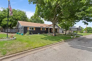 919 S Ave N, Clifton, TX 76634 - Photo 1