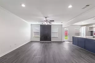 901 Saddle Dr, Euless, TX 76039 - Photo 3