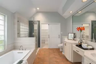 8620 Forest Glen Dr, Irving, TX 75063 - Photo 11