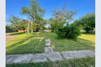 320 N Morris Street, Gainesville, TX 76240 - Photo 1