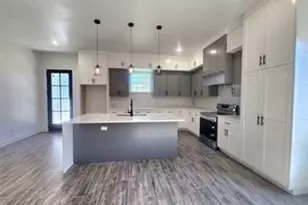 2121 S Edgewood Terrace, Fort Worth, TX 76105 - Photo 9