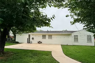 1346 Hillcrest Dr, Graham, TX 76450 - Photo 33