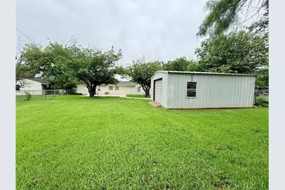 1346 Hillcrest Drive, Graham, TX 76450 - Photo 31
