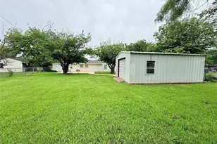 1346 Hillcrest Dr, Graham, TX 76450 - Photo 31