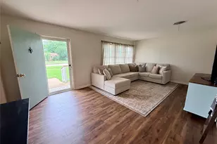 1346 Hillcrest Dr, Graham, TX 76450 - Photo 3