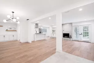3817 Crestpark Dr, Farmers Branch, TX 75244 - Photo 3