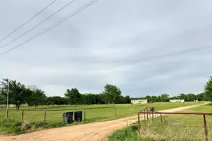 198 Railroad Dr, Mabank, TX 75156 - Photo 5