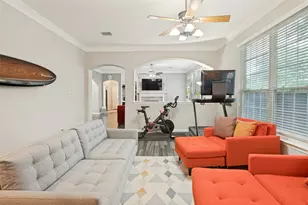 401 Manders Ct, Irving, TX 75063 - Photo 3