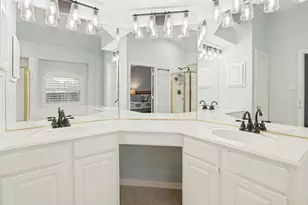 401 Manders Ct, Irving, TX 75063 - Photo 11