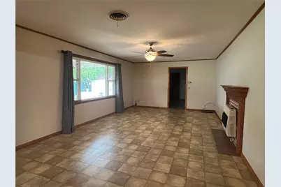 211 S Crockett, Henrietta, TX 76365 - Photo 9