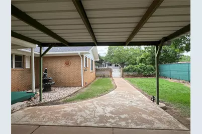 211 S Crockett, Henrietta, TX 76365 - Photo 5