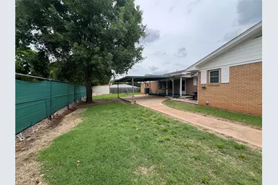 211 S Crockett, Henrietta, TX 76365 - Photo 3