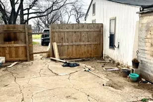 605 S Bradshaw St, Denton, TX 76205 - Photo 5