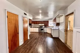 932 W Live Oak St, Jacksboro, TX 76458 - Photo 7