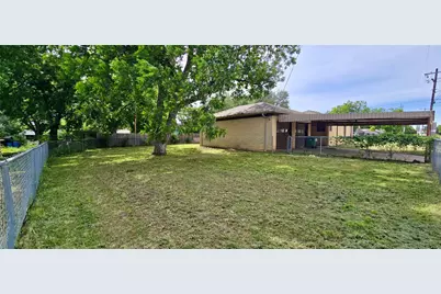 932 W Live Oak Street, Jacksboro, TX 76458 - Photo 23