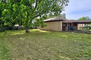 932 W Live Oak St, Jacksboro, TX 76458 - Photo 23