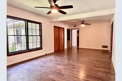 932 W Live Oak Street, Jacksboro, TX 76458 - Photo 17