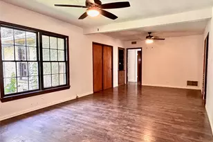 932 W Live Oak St, Jacksboro, TX 76458 - Photo 17