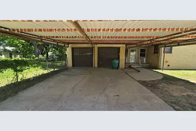 932 W Live Oak Street, Jacksboro, TX 76458 - Photo 5