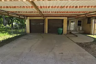 932 W Live Oak St, Jacksboro, TX 76458 - Photo 5