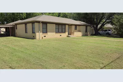 932 W Live Oak Street, Jacksboro, TX 76458 - Photo 3