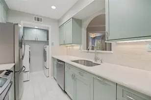 16301 Ledgemont Ln, Addison, TX 75001 - Photo 11