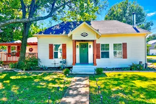 182 Douglas St, Van Alstyne, TX 75495 - Photo 1