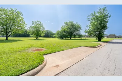 105 S Hawthorne Street, Granbury, TX 76048 - Photo 3