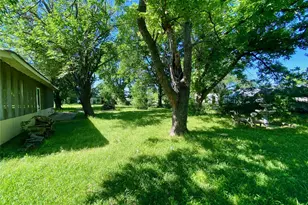 800 Carver St, Whitesboro, TX 76273 - Photo 9