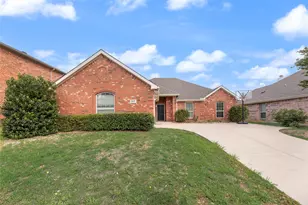 1517 White Willow Ln, Arlington, TX 76002 - Photo 3